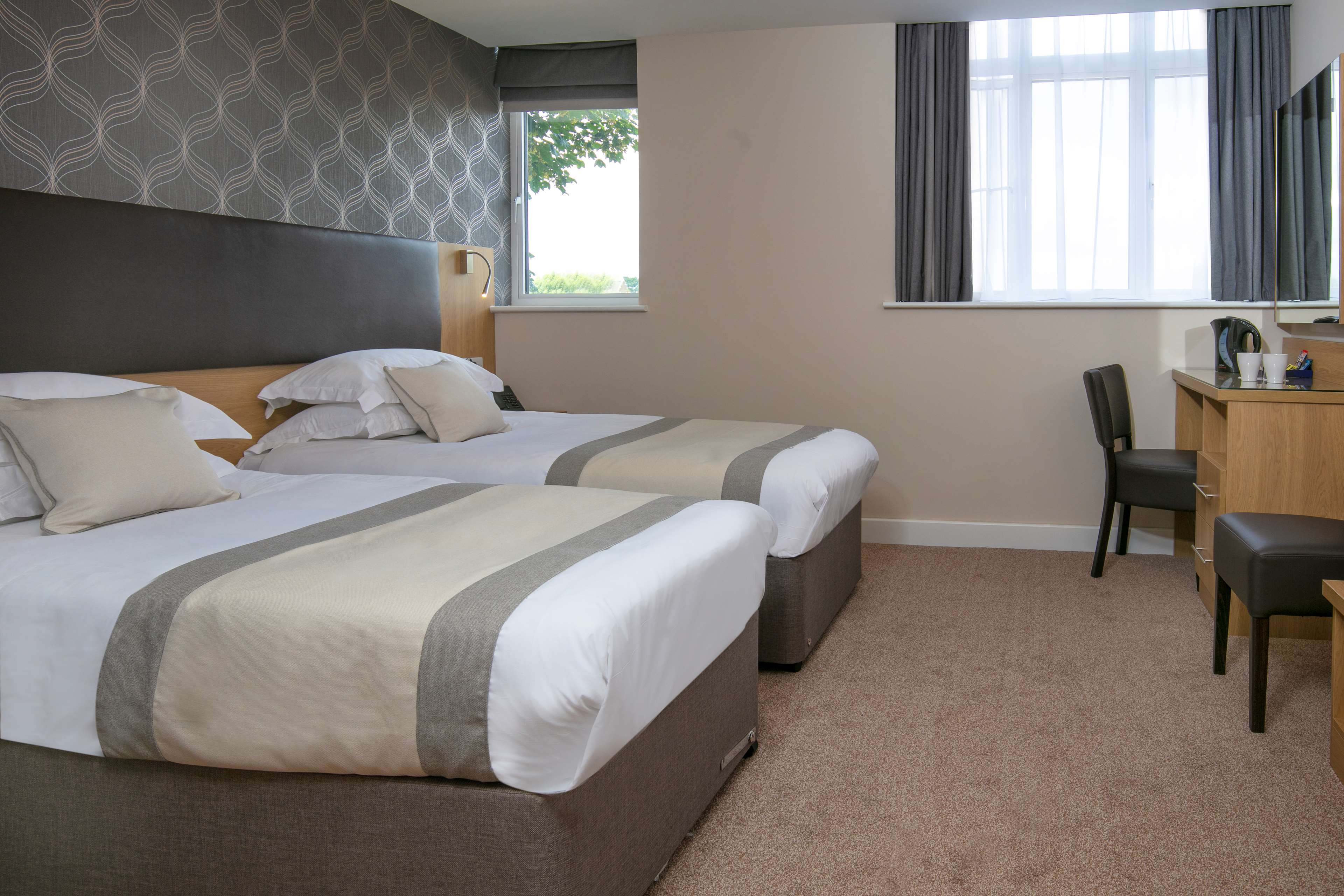 Best Western Northfields Ealing Hotel - Tap to explore photos