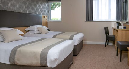 Best Western Northfields Ealing Hotel Room Type - 2 Single Beds, Non-Smoking, Superior Room, Kitchenette