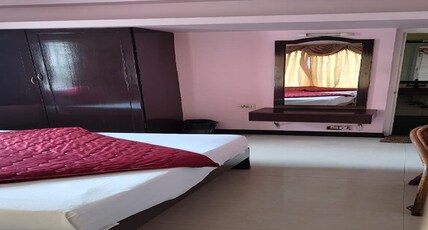 Ezhil Royal Stay Room Type - Deluxe Quadruple Room