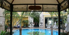 Four Seasons Place Hotel