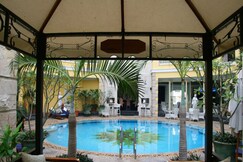 Four Seasons Place Hotel