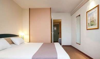 ibis Ales Centre Ville Hotel Room Type - Standard Room with one double bed and one single bed