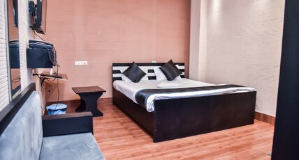 Meeraj Residency Room Type - Super Deluxe Room