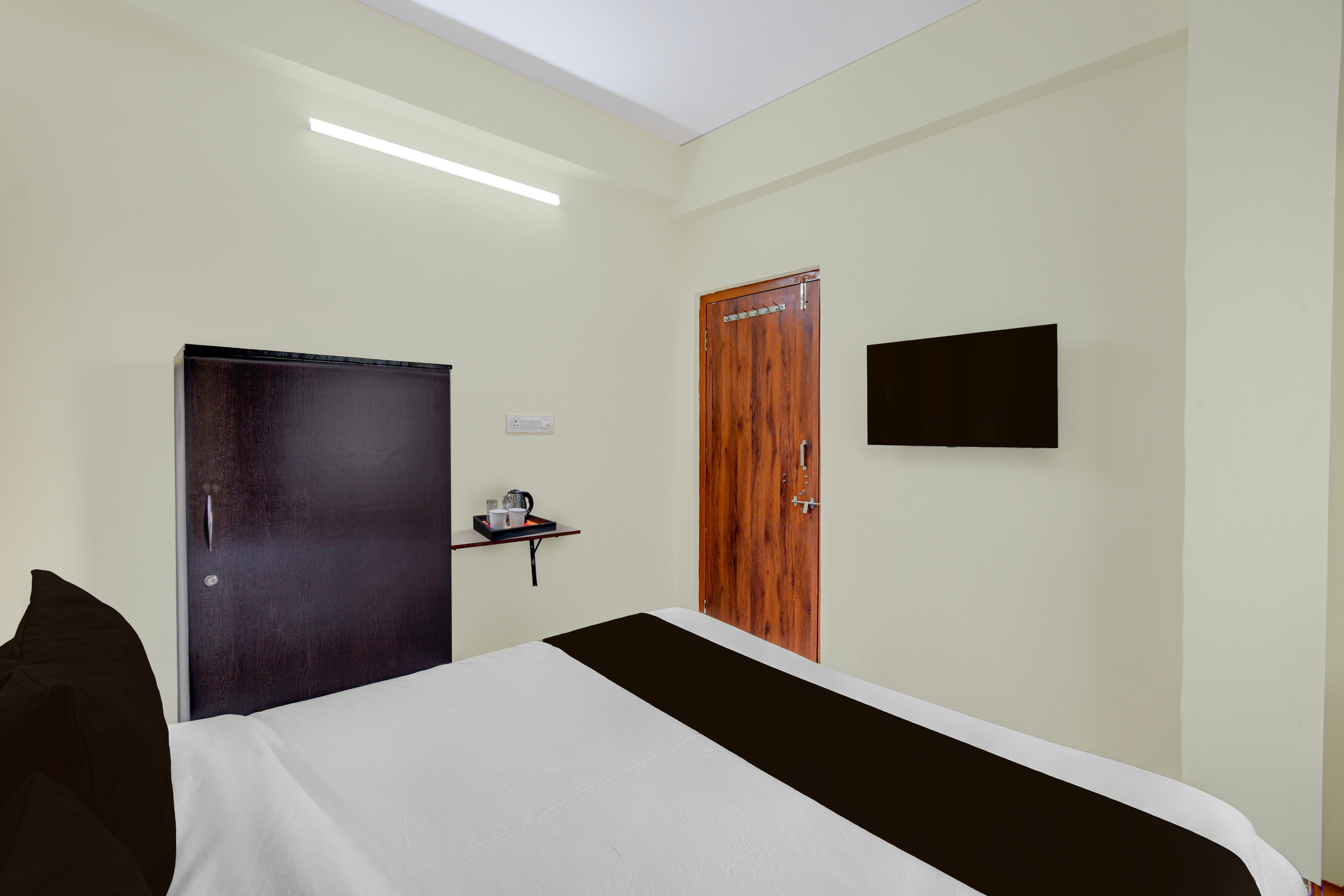 Super Collection O Green Hills Road Formerly Hotel LN Stays - Tap to explore photos