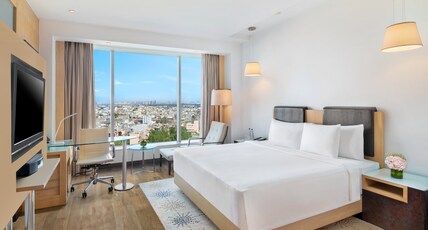 Crowne Plaza Greater Noida Room Type - Standard Room with Bathtub