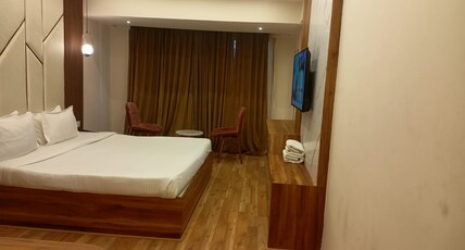 Hotel Giriraj Room Type - Deluxe Room