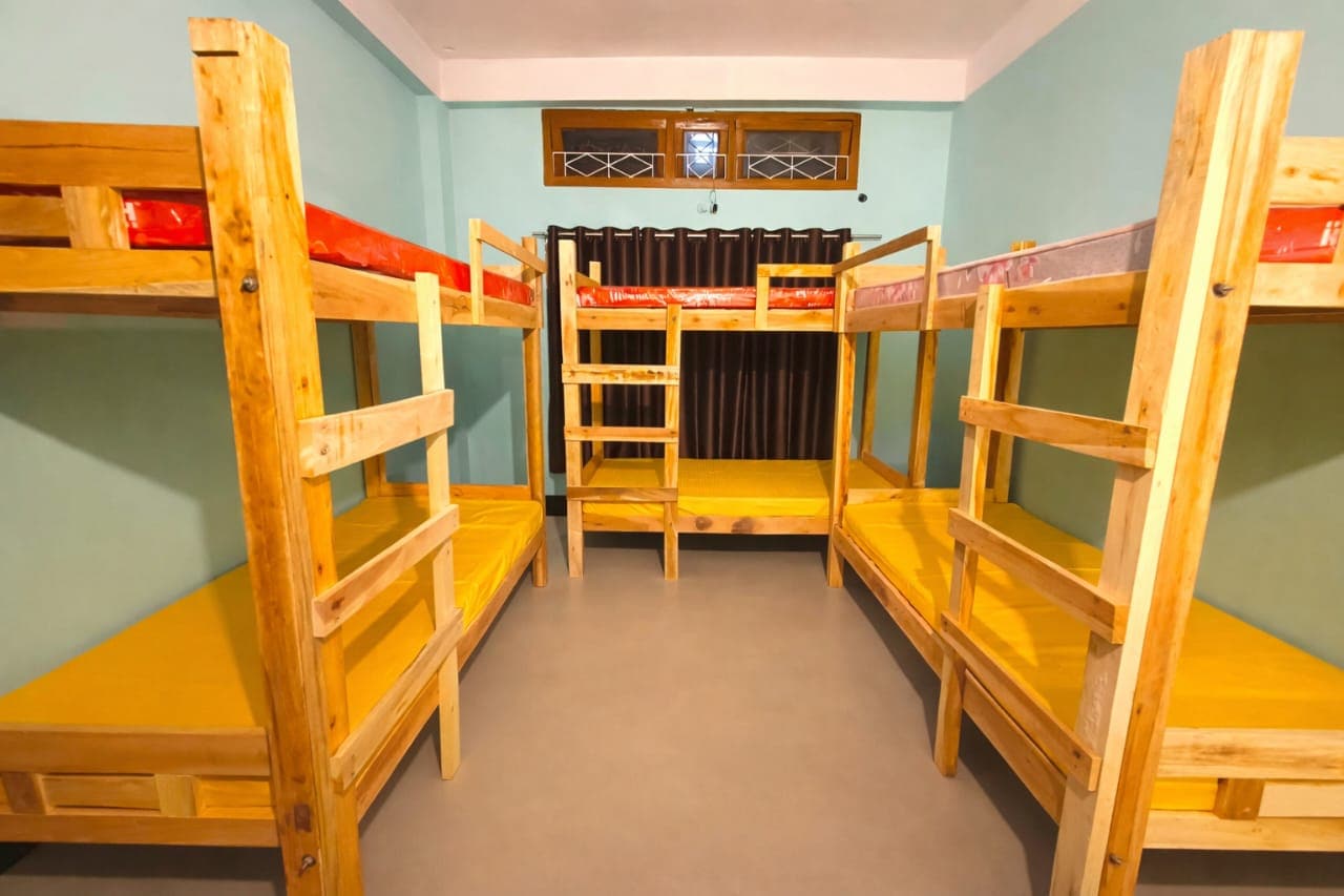 The Nmad's Sarai (Backpackers Hostel) - Tap to explore photos