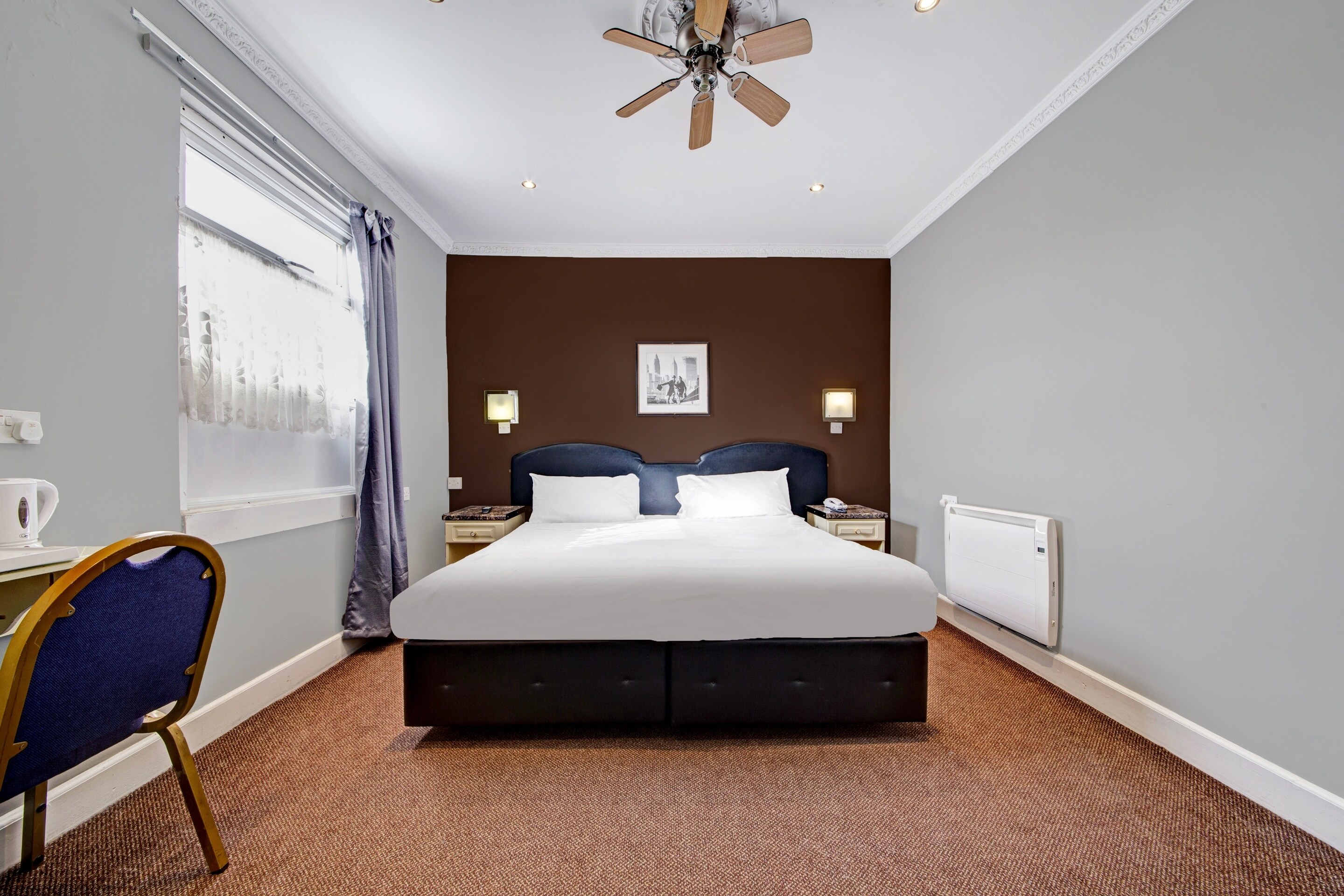 OYO Bostons Manor Hotel - Tap to explore photos