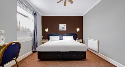 OYO Bostons Manor Hotel Room Type - Deluxe Double Room