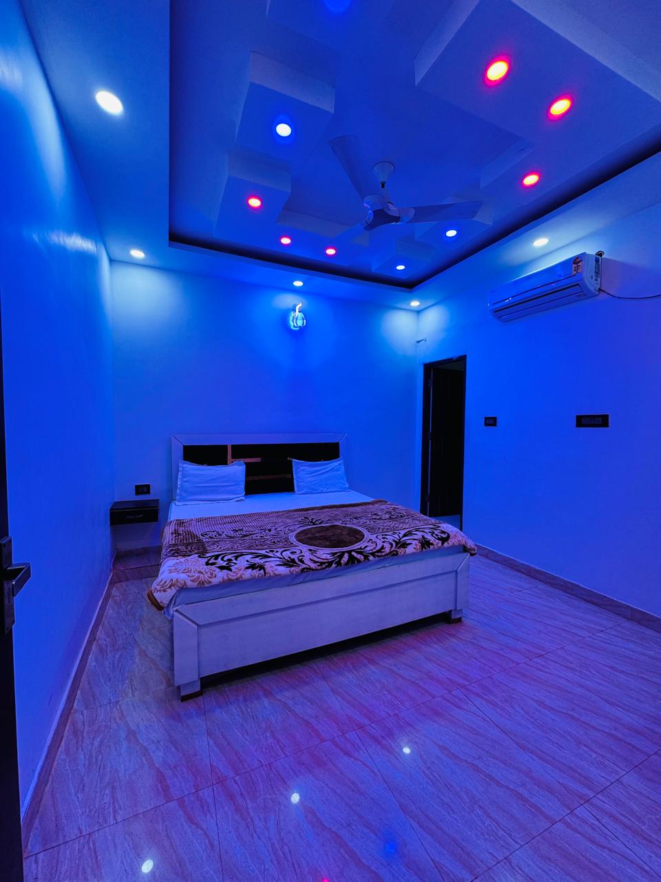 Temple View Guest House | 20 Mts from Ram Mandir - Tap to explore photos