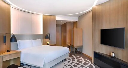DoubleTree by Hilton Dubai - Business Bay Room Type - SUPERIOR KING GUEST ROOM
