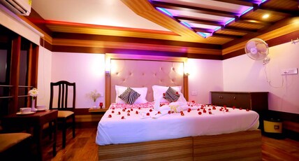 India Vacationz Houseboat Room Type - Honeymoon Suite ( Full Time AC )