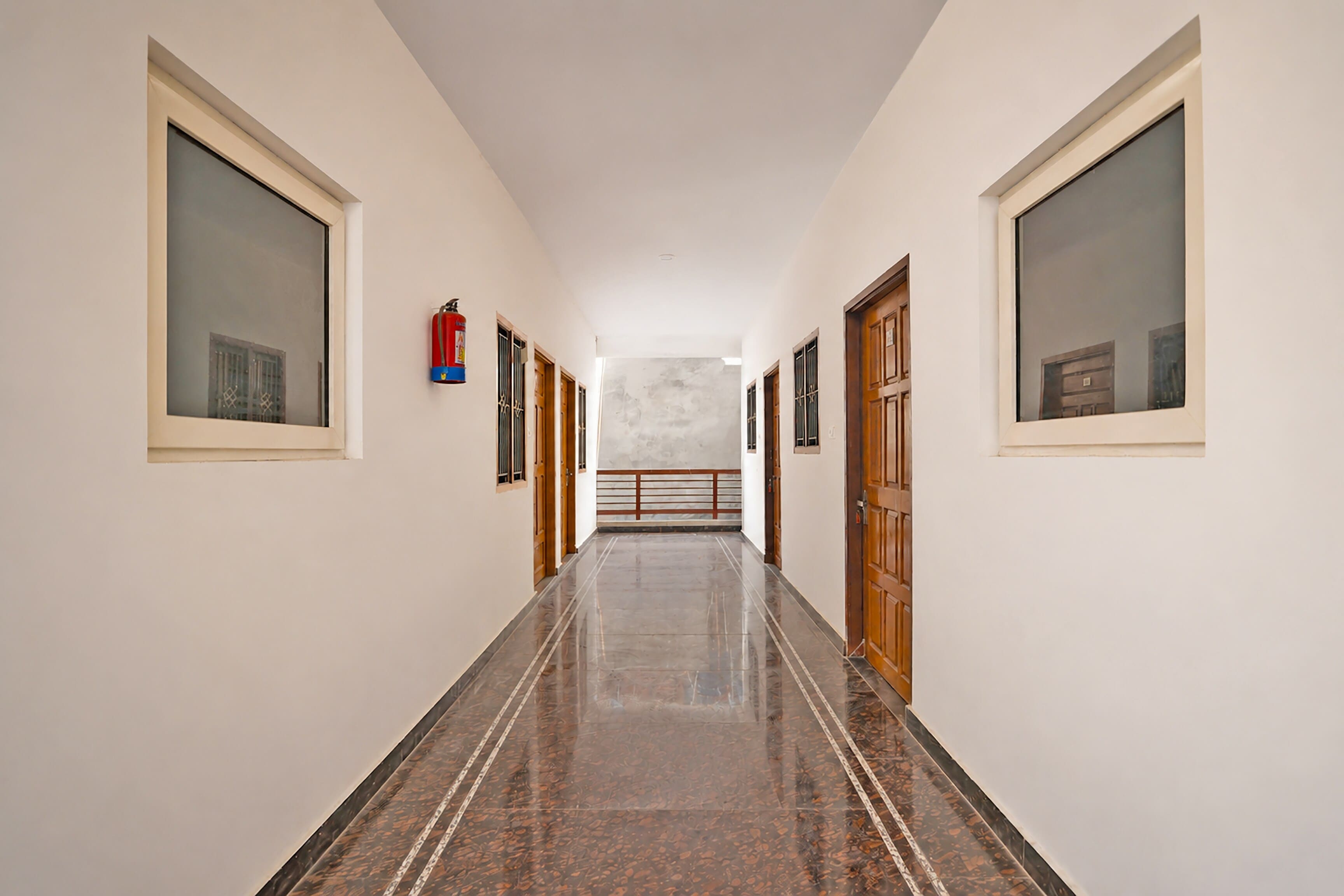 Super Hotel O Gorakhpur Railway Junction Road Golghar Formerly RR Inn - Tap to explore photos