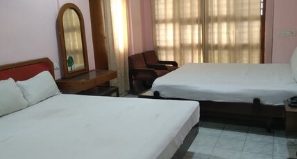 JAABILY BEACH INN Room Type - 6 Bed AC Room