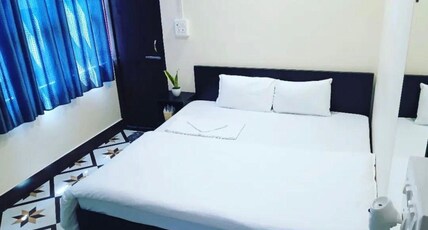 Thangal Hotel Room Type - Deluxe King Bed with City View