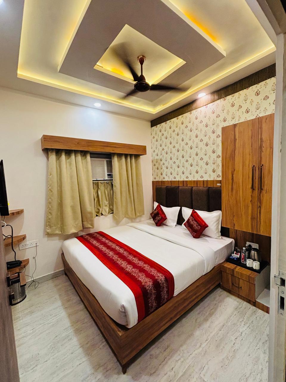 Hotel Anju Villa 1minutes walk to Kashi Vishwanath Temple - Tap to explore photos