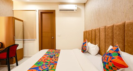 FabHotel Shree Priyasharnam - 500 m from prem mandir Room Type - Premium Room