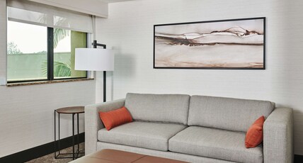 DoubleTree by Hilton Fullerton Room Type - 1 KING BED