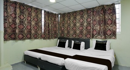 Collection O Near Taiping Mall Formerly Axis Hotel Room Type - Malaysia Deluxe Triple