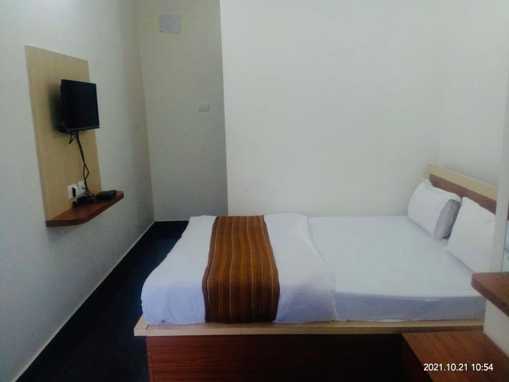 Tripti Hotel - Tap to explore photos