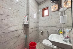 Instay 183 I 1bhk, Luxury Apt, Couple, Family, Patient long stay by Instay