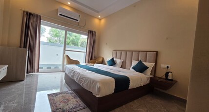 Anandvan Homestay and Restaurant Room Type - DELUXE AC ROOM - 01