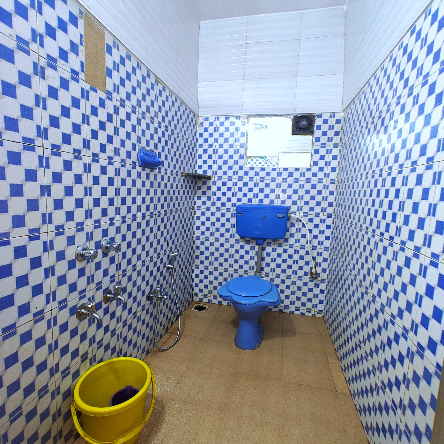 Dolphin Studio Apartment - Tap to explore photos