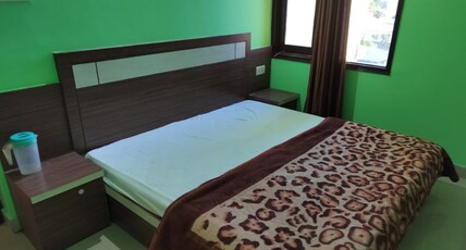 Aayna Palace Room Type - Tripple Bed Room AC