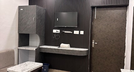 Hotel Tara Deluxe Room Type - Deluxe Room with AC Hotel Tara Deluxe Room Type - Deluxe Room with AC