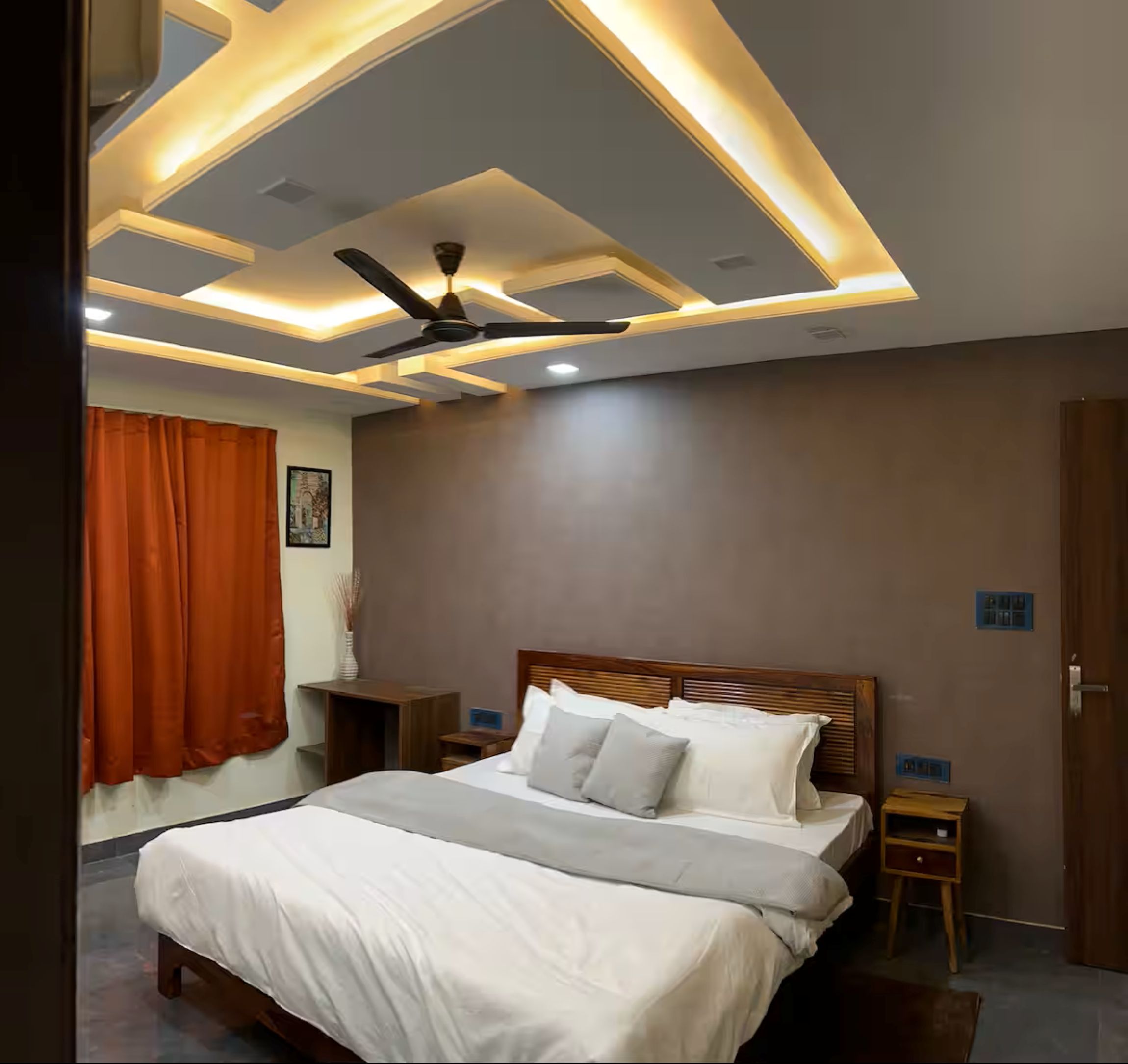 FamJam | 4Bhk Rustic Ruby - Tap to explore photos