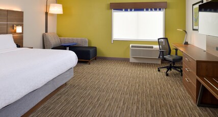 Holiday Inn Express and Suites Ottumwa Room Type - 1 King Suite Communications Accessible