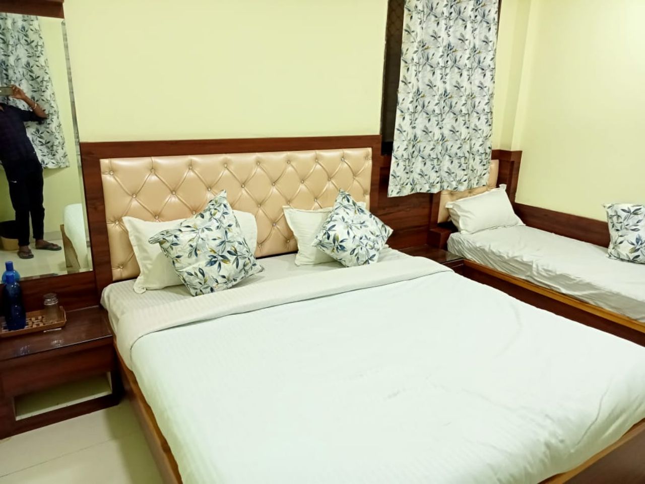 Hotel Naresh Palace - Tap to explore photos