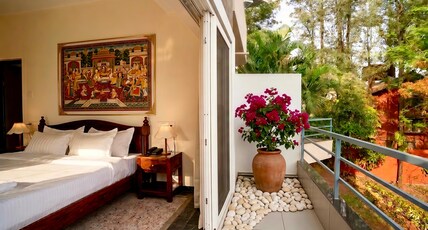 Table Land Retreat Room Type - Laurel Luxe Pool View (With Balcony)