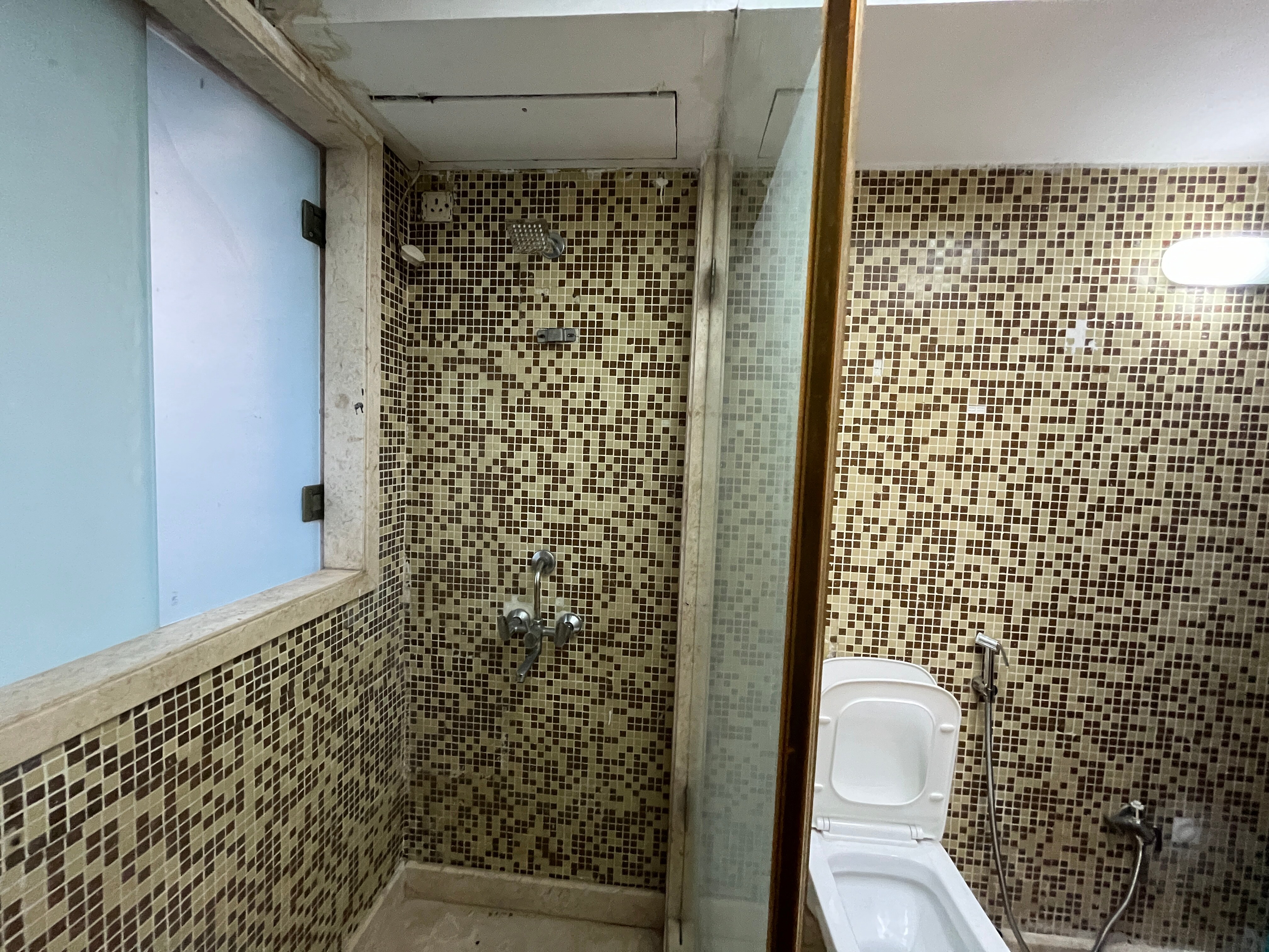 Westwind Room D - Tap to explore photos