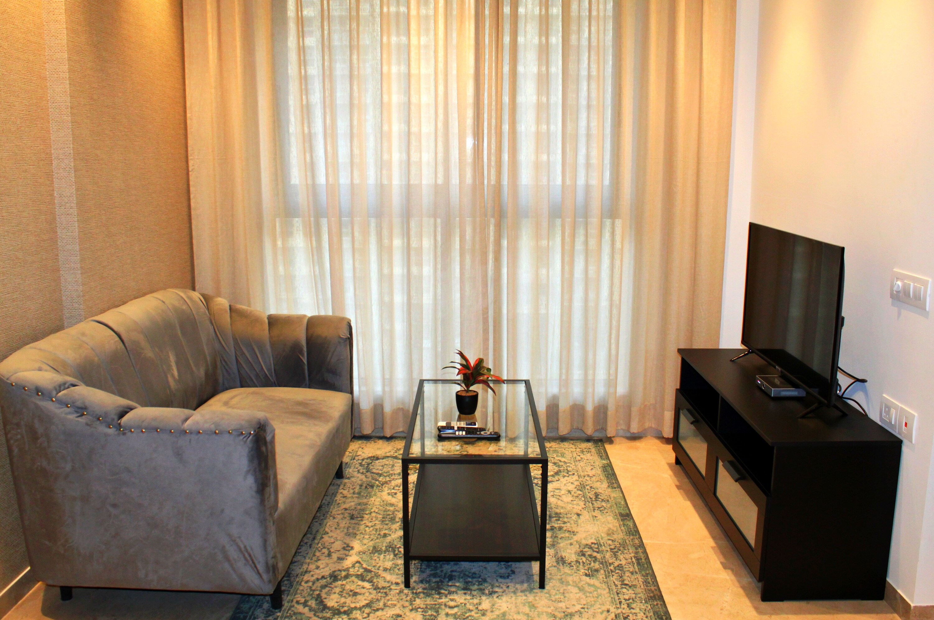Maxxvalue Apartment Hiranandani Powai RH1 - Tap to explore photos