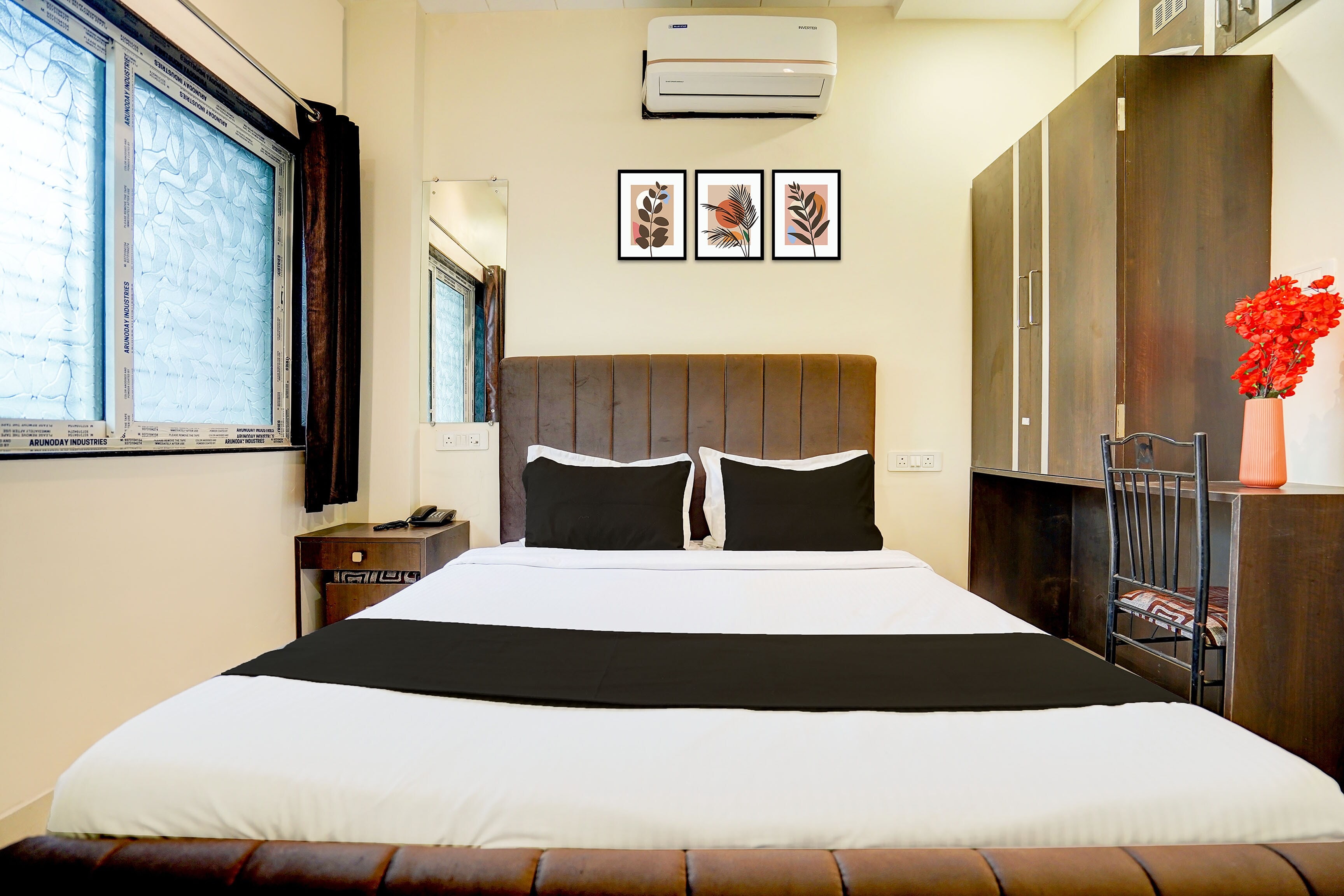 Super Hotel O Manish Nagar - Tap to explore photos