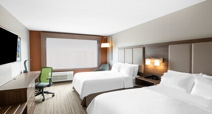 Holiday Inn Express & Suites Phoenix - Airport North Room Type - 2 Queen Standard Mobility Accessible Tub