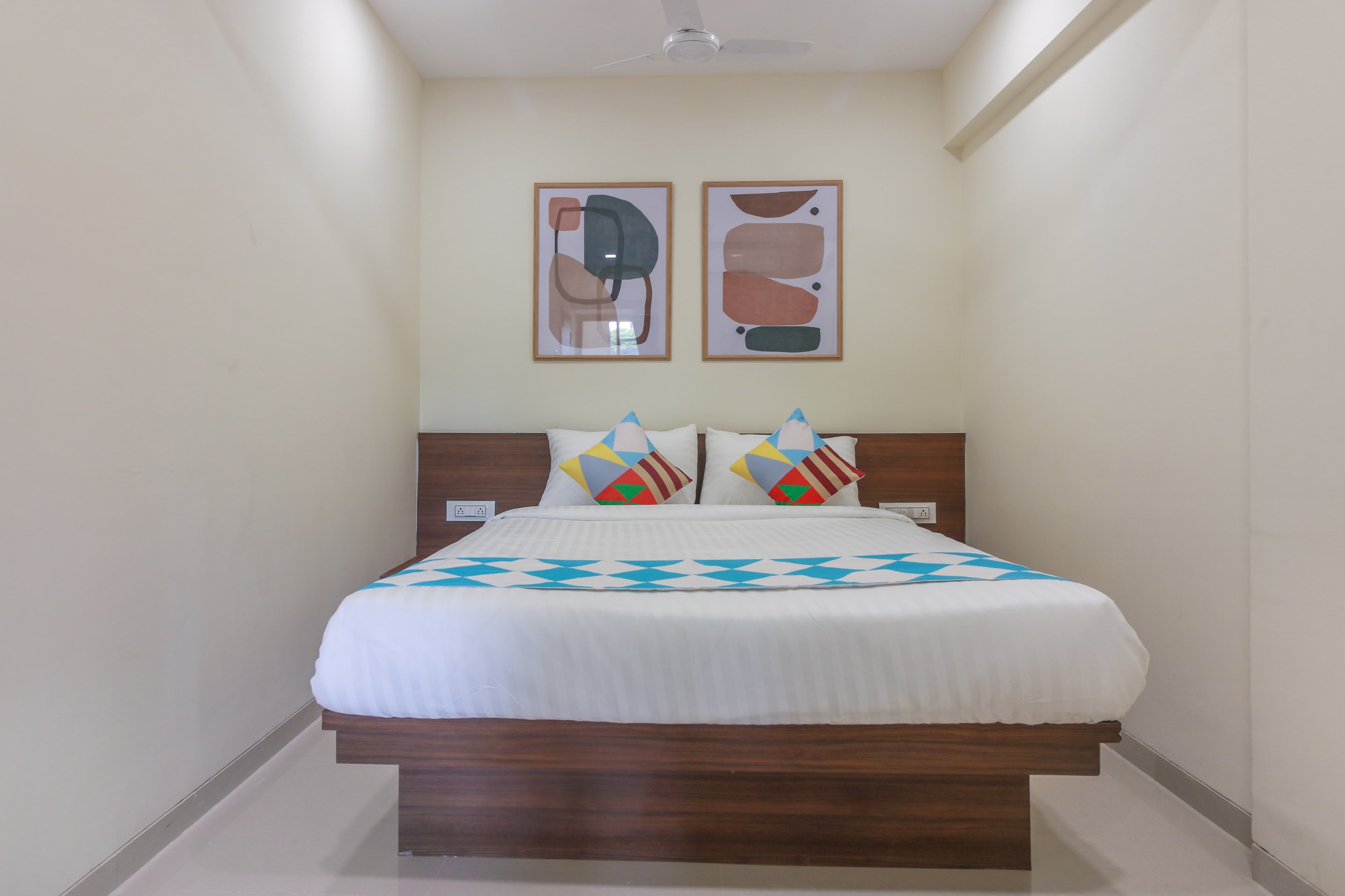 Hotel O Home Exotic Studio Kalamboli - Tap to explore photos