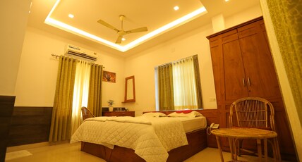 Sapphire Inn Room Type - AC DELUXE Triple