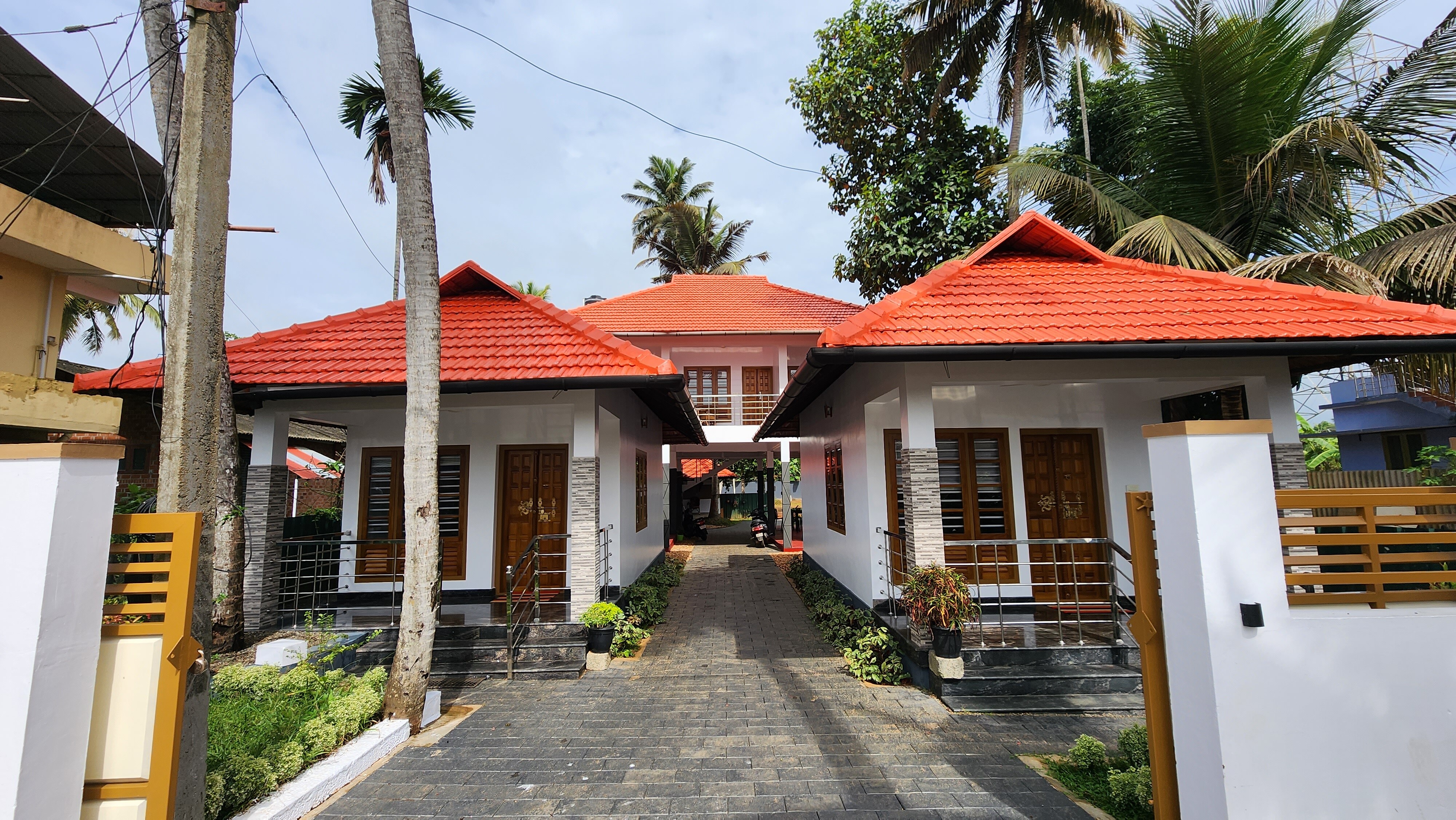 Punnamadakkaran Lakeshore Villas - Tap to explore photos