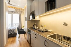 Stay Noir   Elegant Retreat with City View