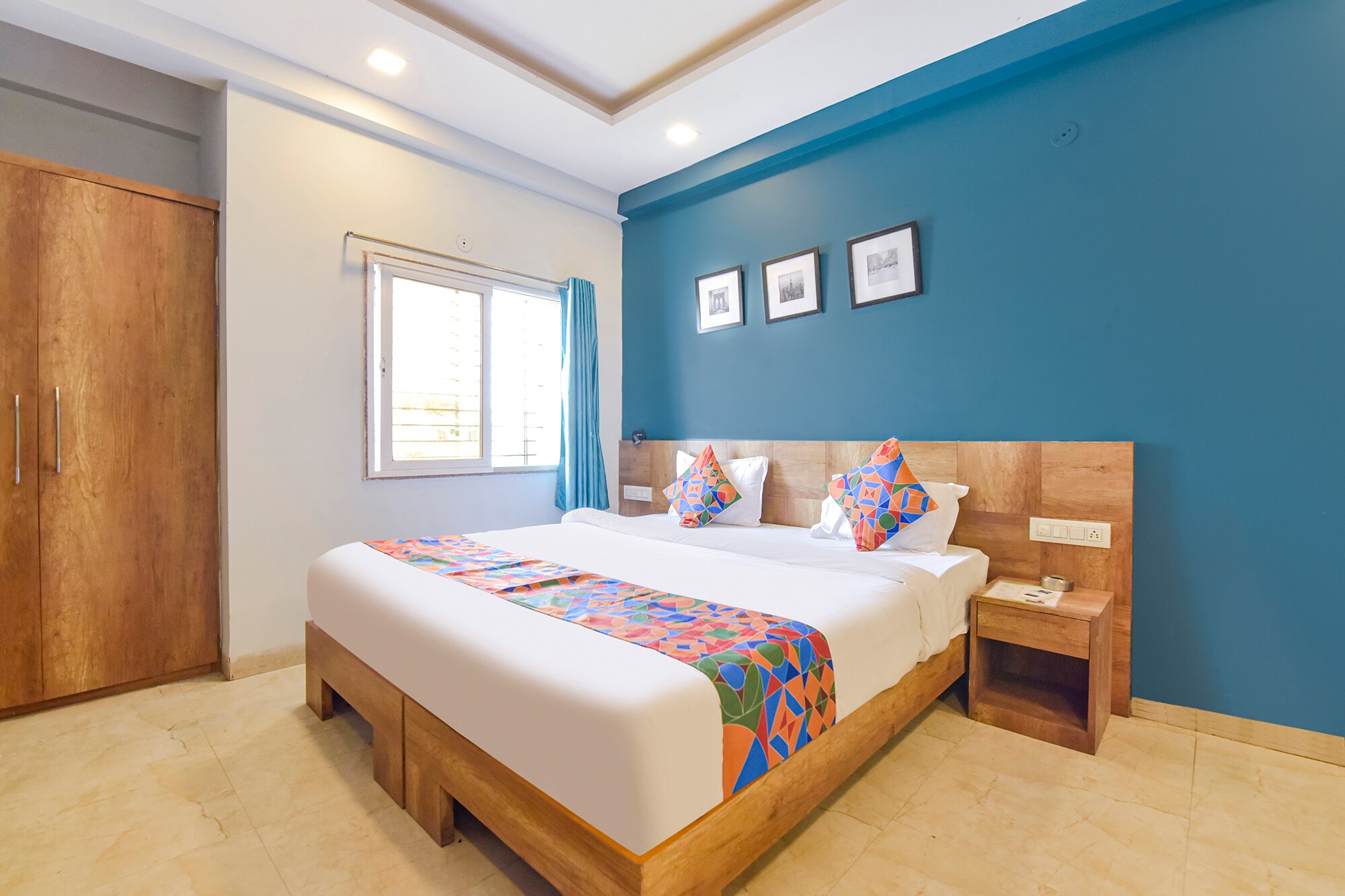 Via Rush Imperial - Tap to explore photos