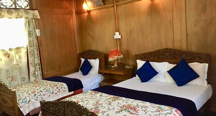 New Sea Palace Houseboats Room Type - Deluxe Room