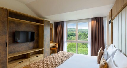 M Room Type - Superior Suite with 1 king size bed and balcony
