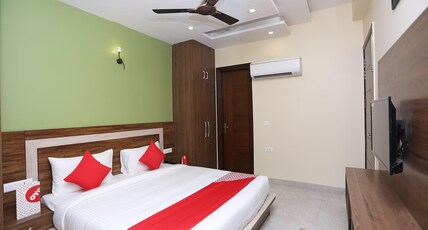 Hotel O by OYO Galaxy Inn Room Type - Classic