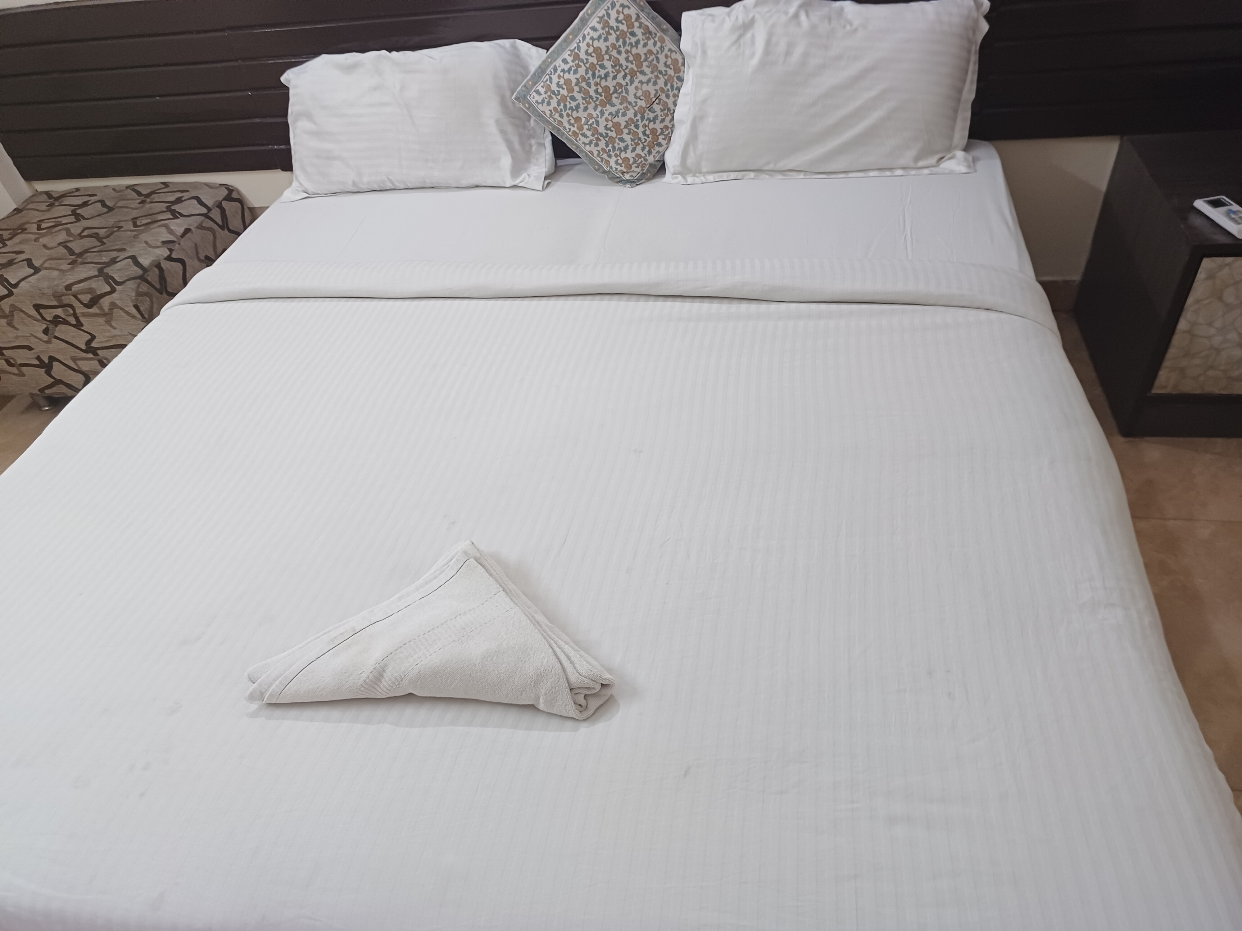 Hotel Jypore - Tap to explore photos