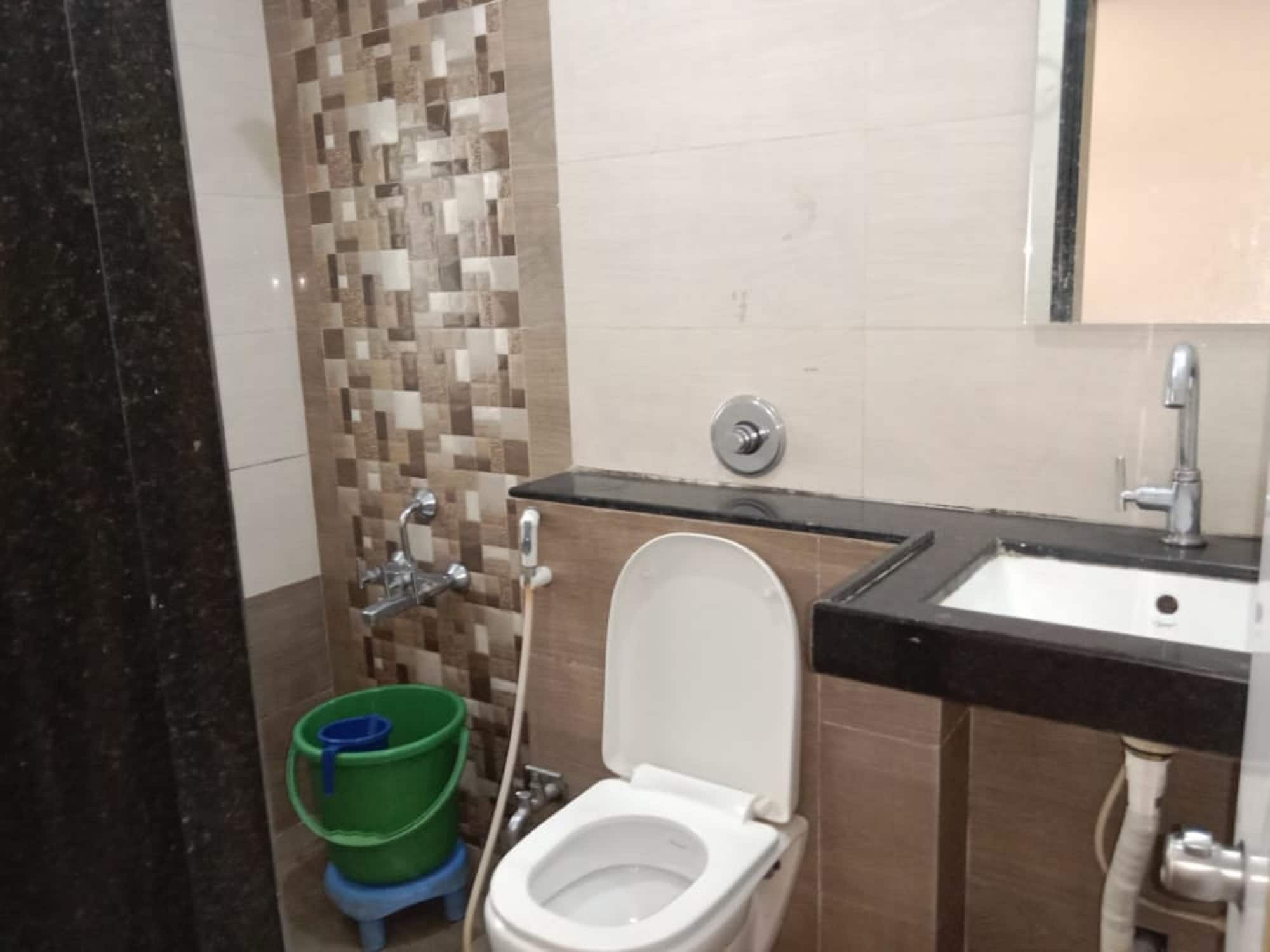 Kirti Yatri Niwas - Tap to explore photos
