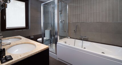 Best Western Gorizia Palace Hotel Room Type - 1 King Bed, Junior Suite, Second And Third Bed Is A Sofabed