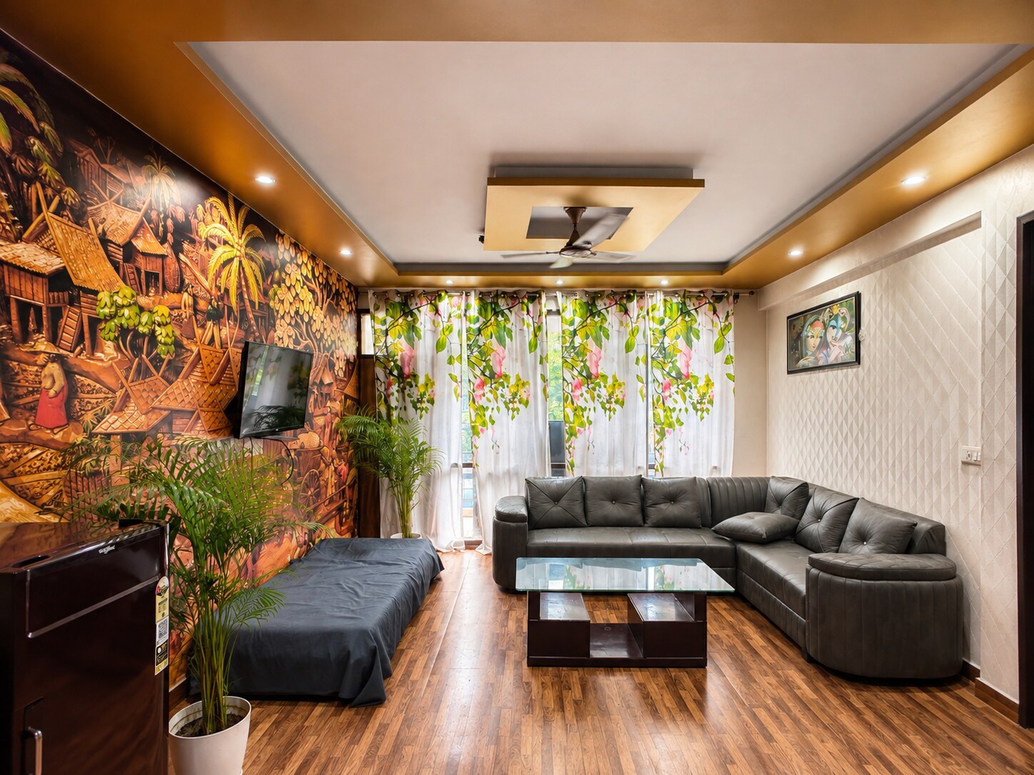 Comfortable 4BHK for Families Groups - Tap to explore photos