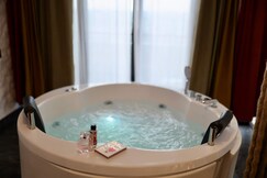 Photos of Airnest Stays Casa Jacuzzi Luxury Room
